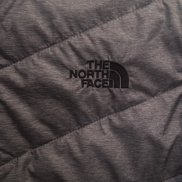 North face winter jacket - Picture 2 of 4